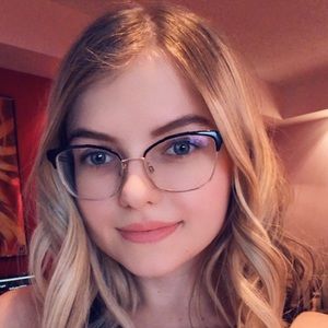 Meet your Posher, Claudia